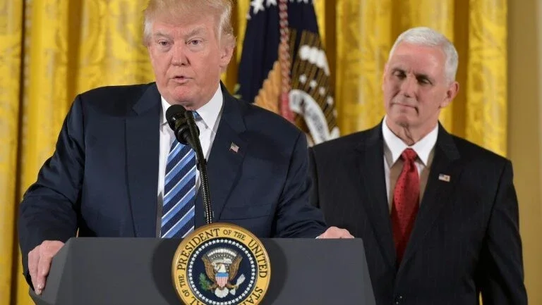 Trump anuncia que começará a renegociar acordo comercial com México e Canadá