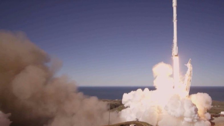 SpaceX retoma lançamentos com foguete Falcon 9 após acidente