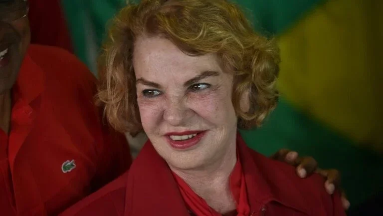 Marisa Letícia, esposa de Lula, sofre AVC e é internada em São Paulo