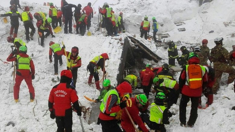 Sem novos sinais de vida após avalanche que atingiu hotel na Itália