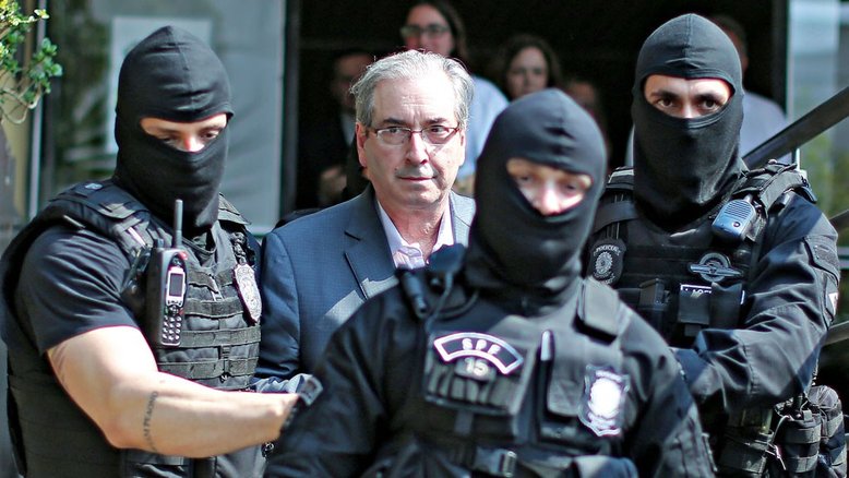 Juiz Sergio Moro condena Cunha a 15 anos de prisão