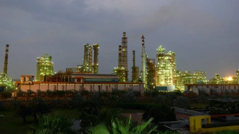 Petróleo encerra semana com clara alta, a US$ 52,42