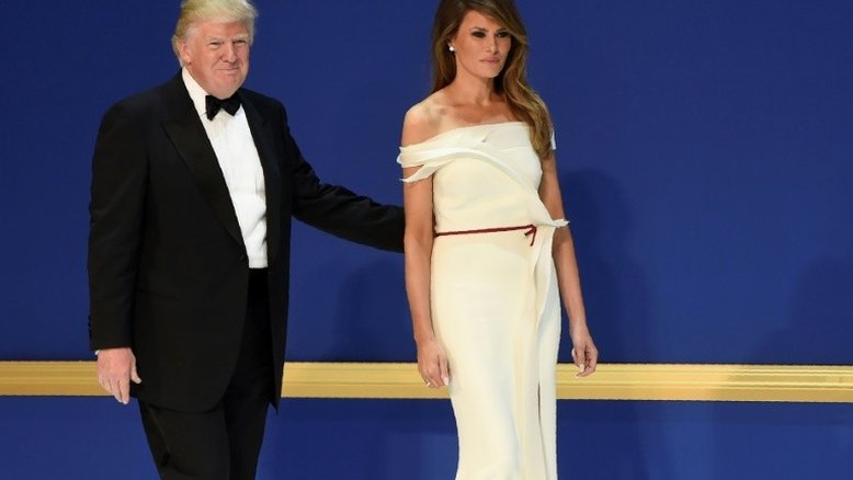 Melania Trump desenhou vestido de gala com estilista francês Hervé Pierre