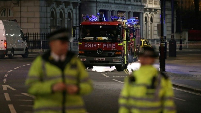 Bomba da Segunda Guerra Mundial é desativada no centro de Londres