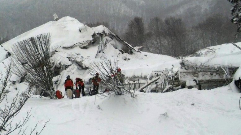 Rescatam todas as crianças soterradas por avalanche na Itália