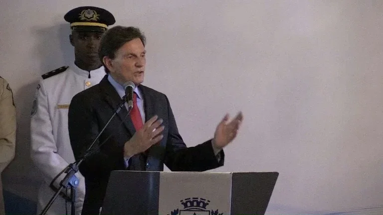 Vereadores analisam nesta quinta pedidos de impeachment de Crivella