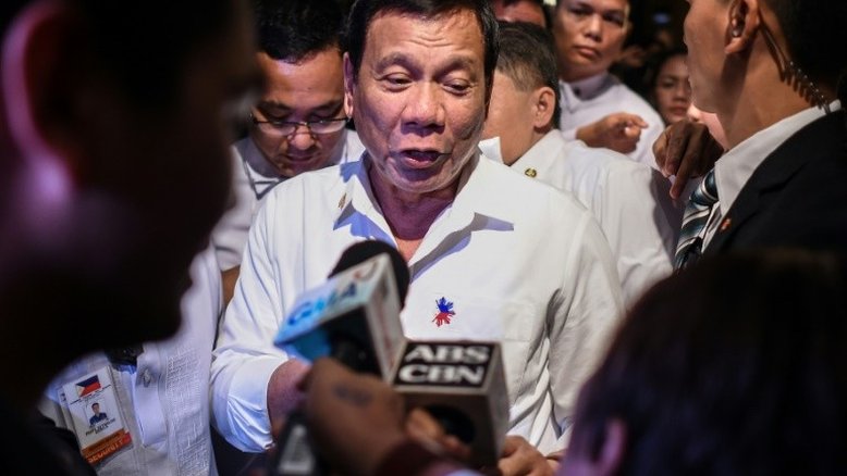 Rebeldes comunistas dizem que paz nas Filipinas está distante