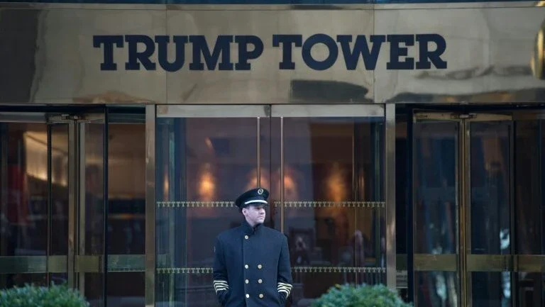 ONG processa Trump por violar Constituição com seus negócios