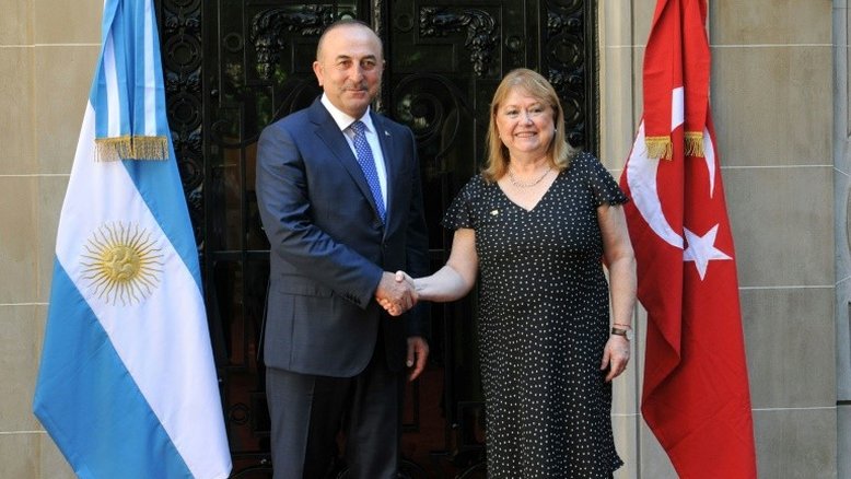 Chanceler da Turquia visita Argentina e se aproxima da América Latina