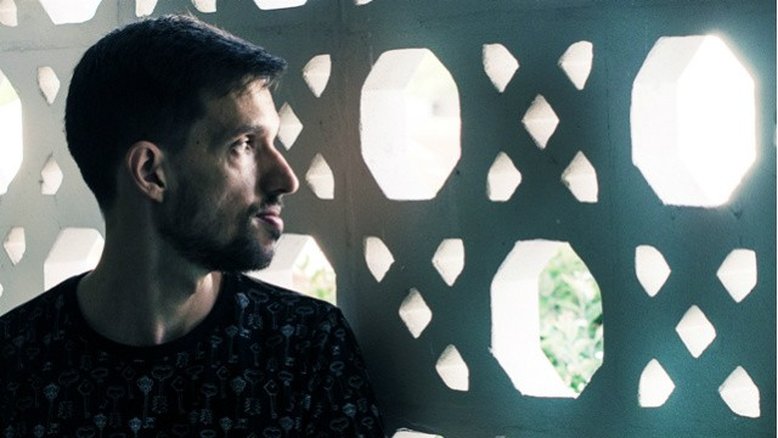 Os mares e rios envolventes de Gustavo Spínola