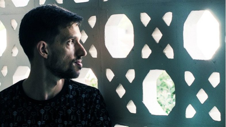 Os mares e rios envolventes de Gustavo Spínola