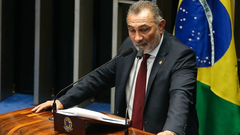 Filha de 17 anos acusa senador Telmário Mota de estupro durante Dia dos Pais