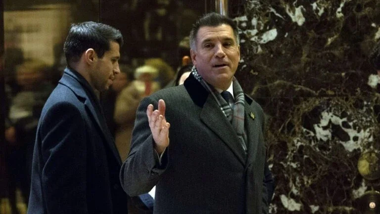 Candidato de Trump a secretário do Exército renuncia (imprensa)