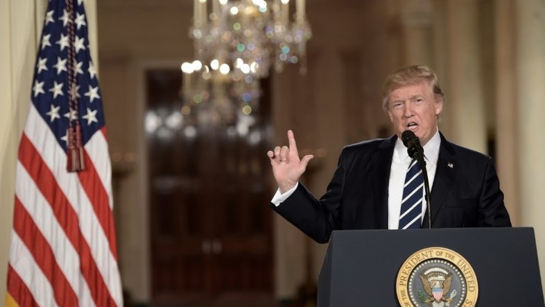 Trump adverte o Irã e fala de acordo nuclear 'desastroso'