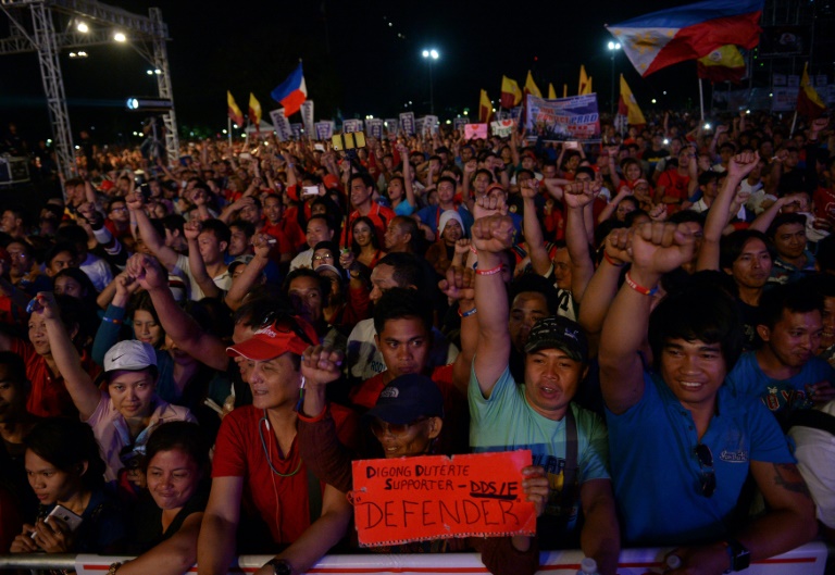 Manifestações a favor e contra a guerra às drogas nas Filipinas