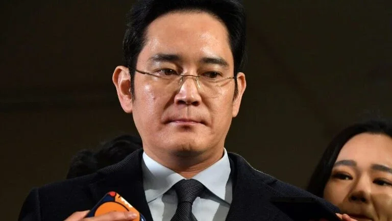 Herdeiro da Samsung é preso em investigação sobre corrupção na Coreia do Sul