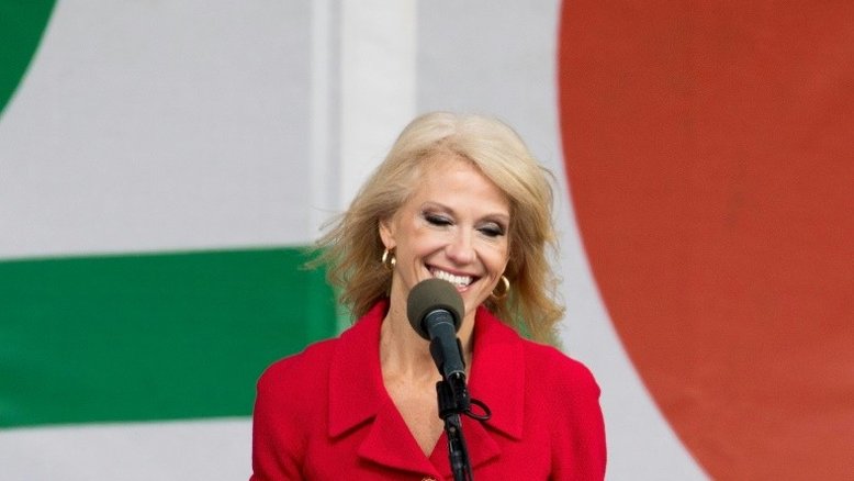 Assessora de Trump poderá ser punida por quebra de ética