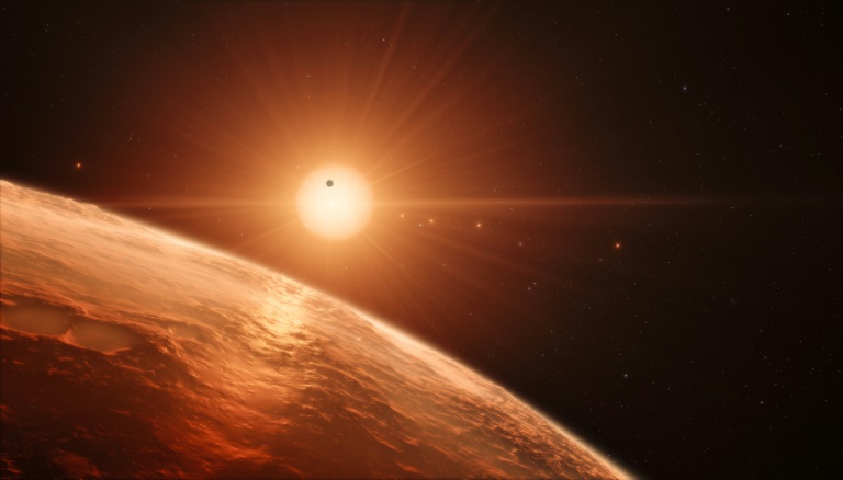 Descobertos sete exoplanetas do tamanho da Terra que poderiam abrigar vida (estudo)