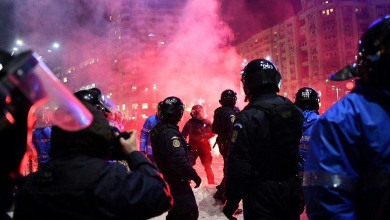 Governo da Romênia enfrenta grandes manifestações