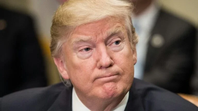 O decreto migratório de Trump: um quebra-cabeças jurídico