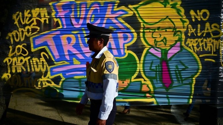 Milhares de mexicanos protestam contra Trump em polêmica marcha