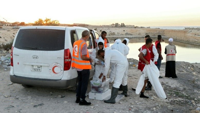 Encontrados 74 corpos de imigrantes em praia da Líbia