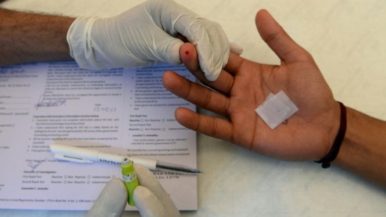 Uma adolescente é infectada por HIV a cada 3 mins, diz Unicef