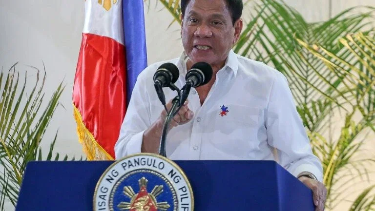 Presidente filipino decreta fim da trégua com rebeldes maoístas