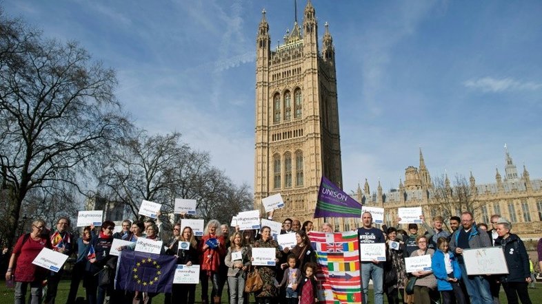 Centenas de europeus reclamam seus direitos no Reino Unido