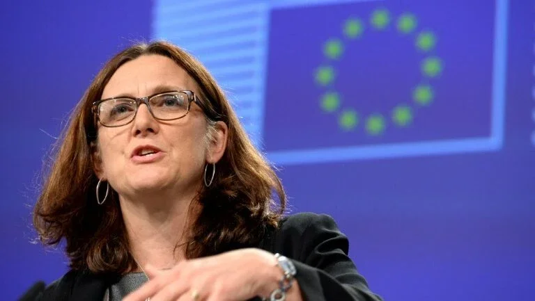 Protecionismo de Trump empurra outros países para a UE, afirma comissária europeia