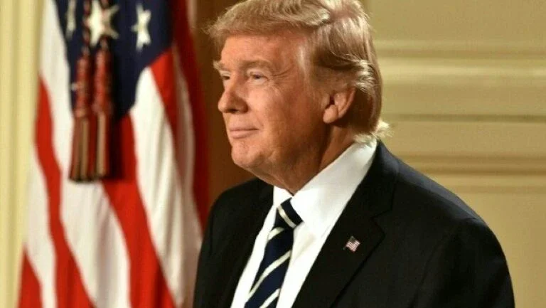 Trump reza pela audiência de Schwarzenegger