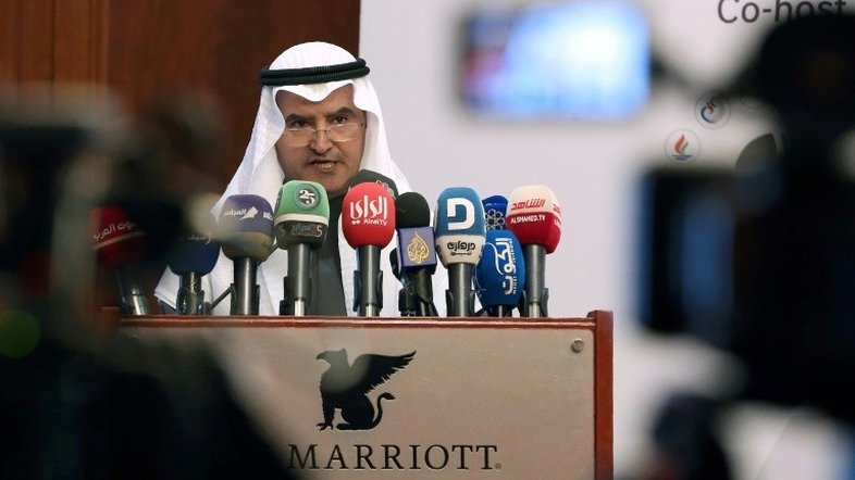 Petróleo fecha sem tendência clara por dúvidas sobre oferta