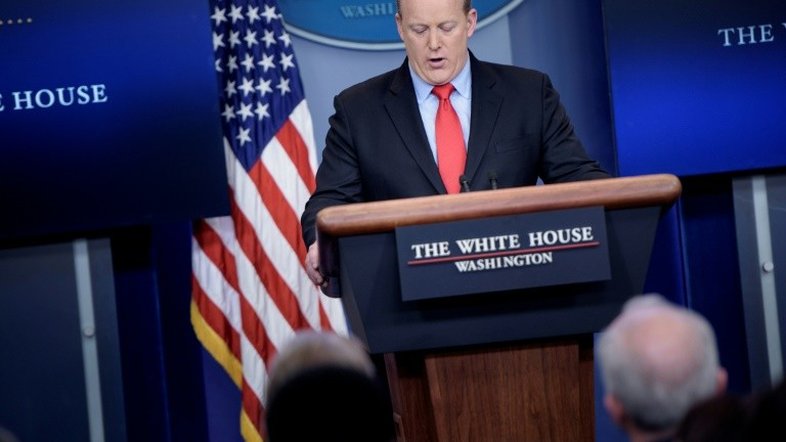 Casa Branca promete lutar contra sentença federal que suspende decreto migratório