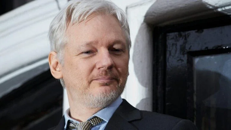 Fundador do WikiLeaks volta a pedir liberdade