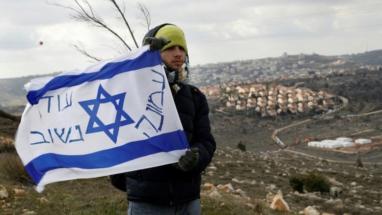 Israel evacua colônia emblemática, mas anuncia novas casas na Cisjordânia