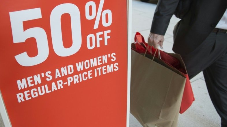 EUA: confiança dos consumidores atinge maior nível em 15 anos