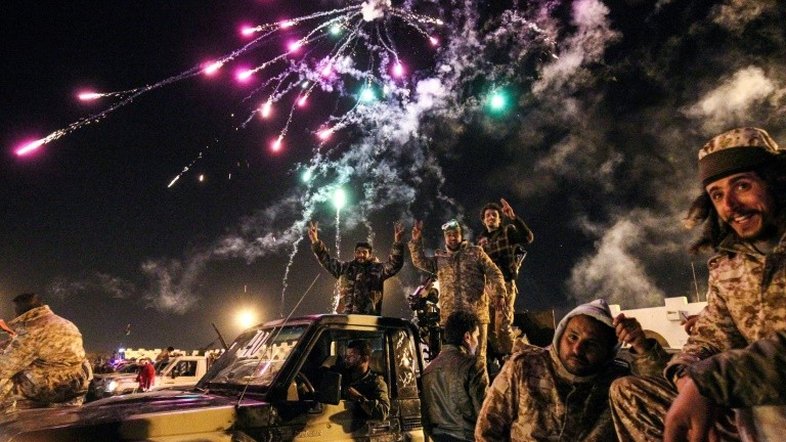 Milhares de líbios celebram sexto aniversário da Revolução