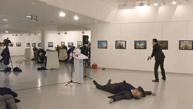 Embaixada russa na Turquia condena prêmio a foto de assassino de embaixador