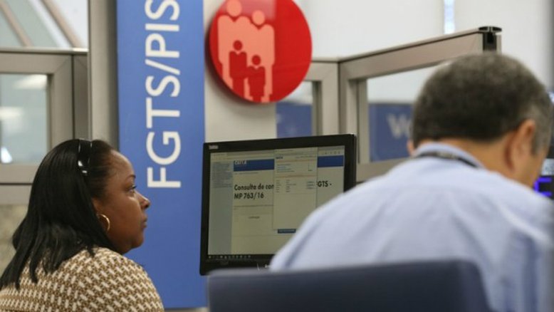 Cerca de 50% dos trabalhadores pretendem pagar dívidas com FGTS