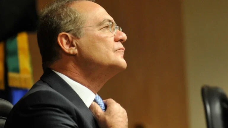 Pelo Twitter, Renan diz que não tem intenção de ser presidente do Senado