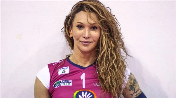 Trans brasileira no vôlei italiano pode virar caso de Justiça