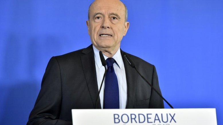 França: Fillon está determinado a manter candidatura; Juppé descarta ser alternativa
