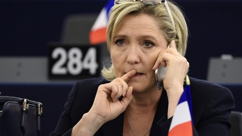 Eurocâmara revoga imunidade de Marine Le Pen por tuítes sobre EI