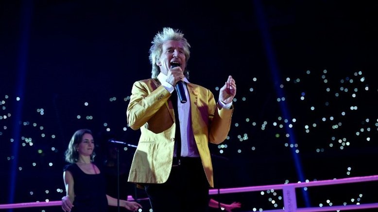 Rod Stewart se desculpa por simular decapitação em vídeo