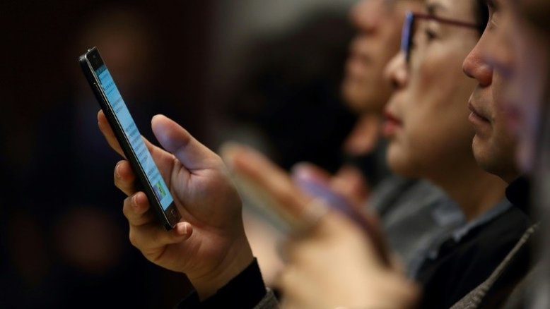 Apple e Samsung prometem reparar falhas após relatório sobre espionagem da CIA