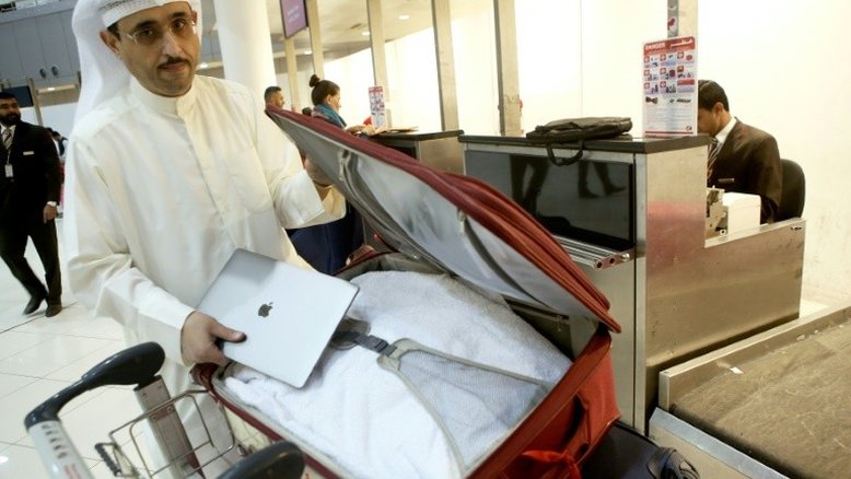 Entra em vigor o veto do Reino Unido e EUA de laptops nos aviões