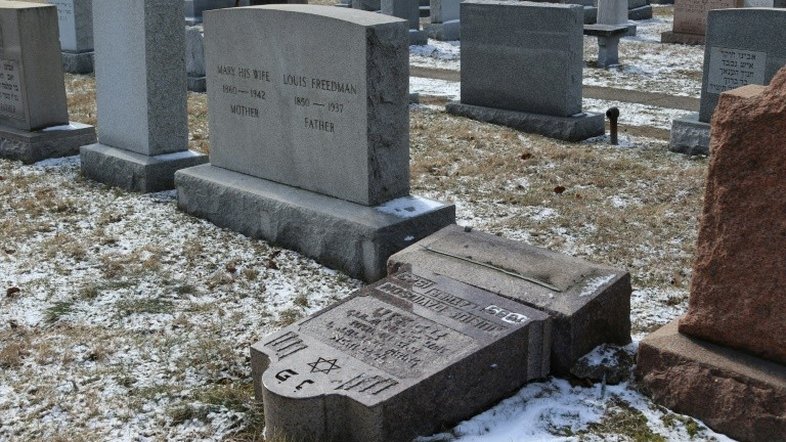 Lápides judias de NY desabaram por falta de manutenção