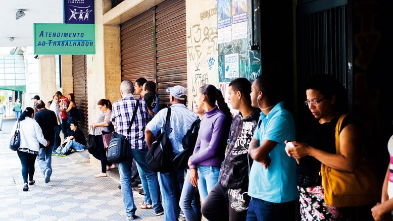 Desemprego entre jovens é o dobro da média global