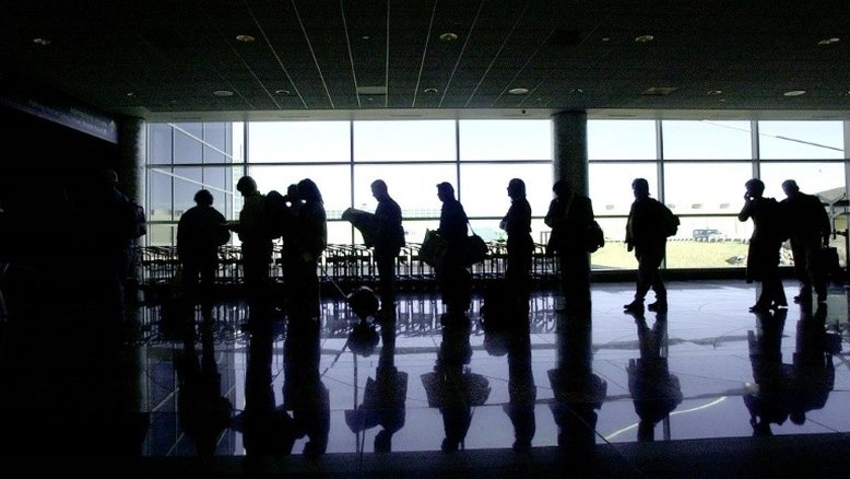 United Airlines impede embarque de jovens vestindo leggings