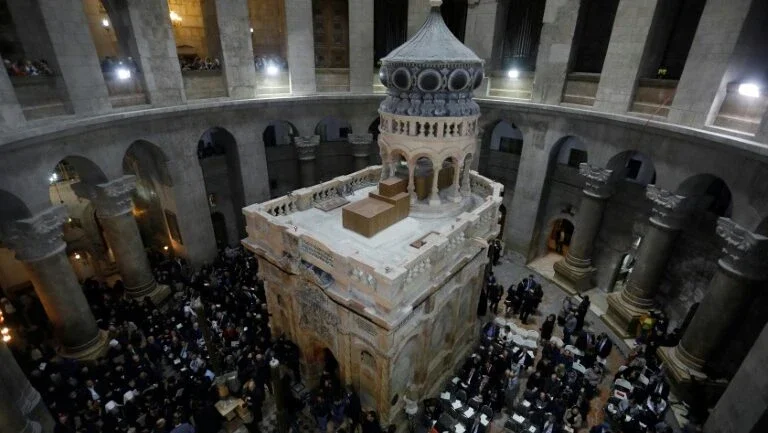 Túmulo de Jesus restaurado é apresentado na Igreja do Santo Sepulcro